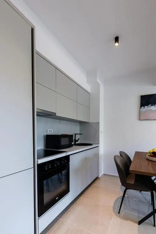 Izdavanje, jednosoban stan, 51m², Bečići, Budva