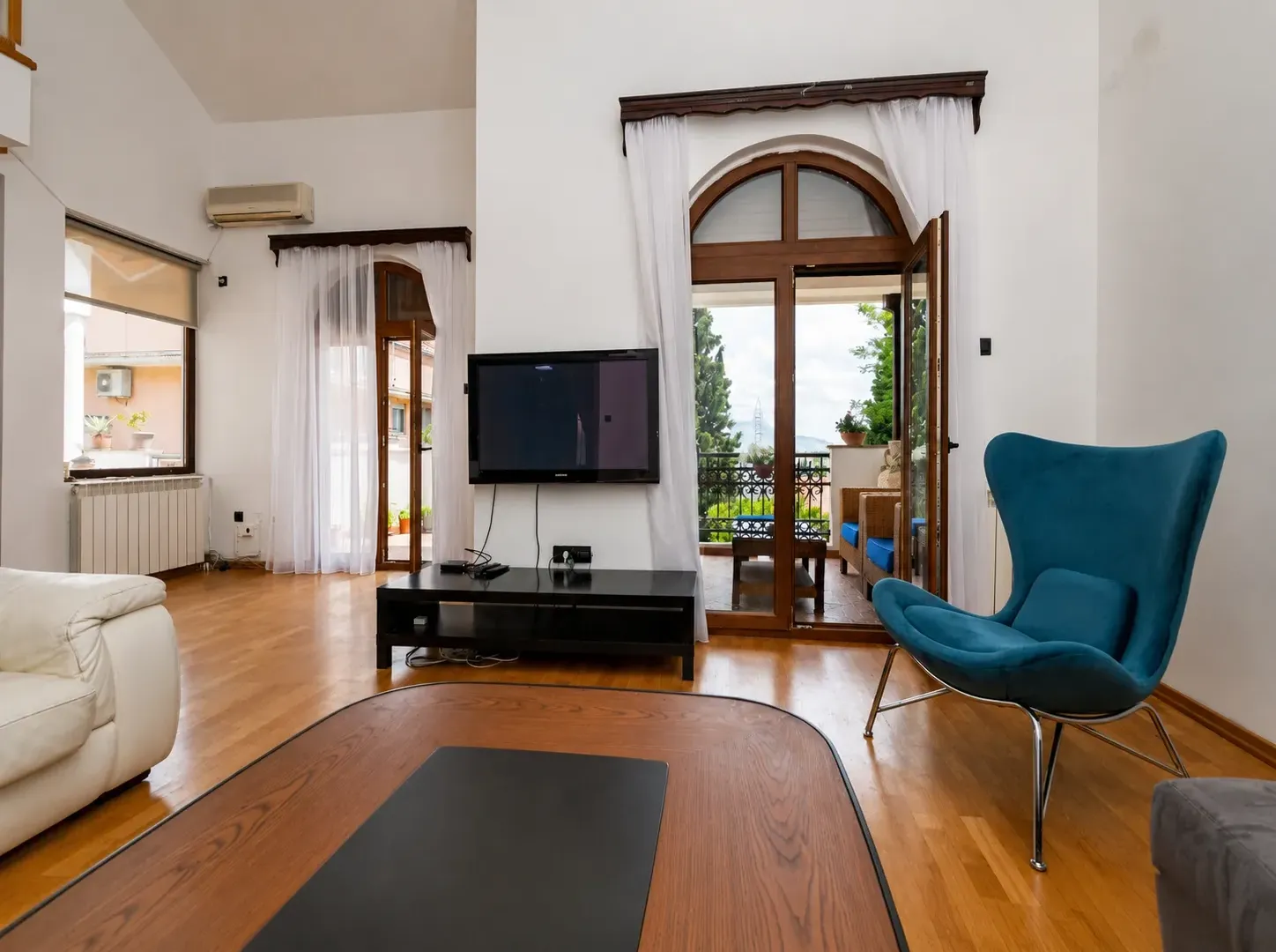 Rent, house, 280m², Gorica C, Podgorica