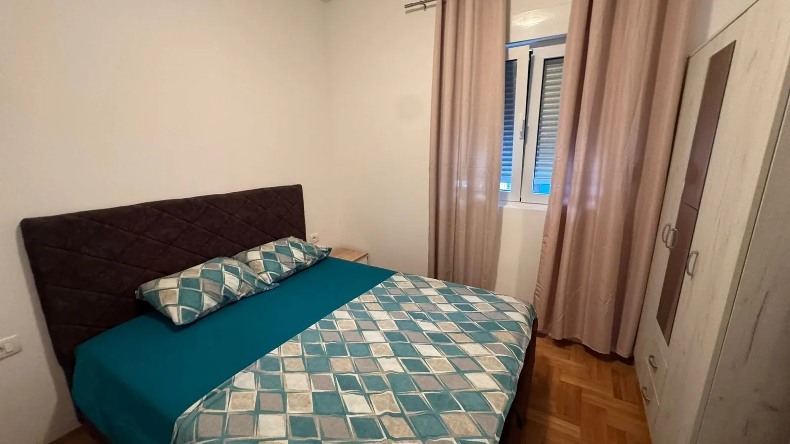 Izdavanje, dvosoban stan, 55m², Velji Vinogradi, Budva