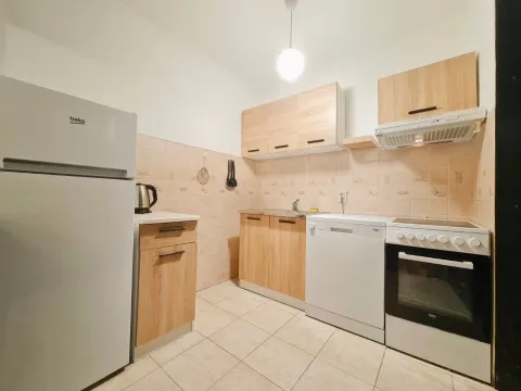 Izdavanje, jednosoban stan, 59m², Blok 5, Podgorica - image 9