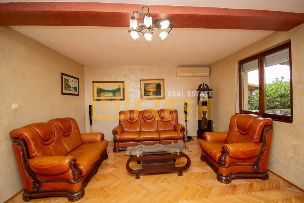 Rent, house, 200m², Konik, Podgorica