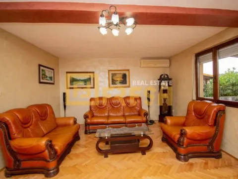 Izdavanje, kuća, 200m², Konik, Podgorica - image 2