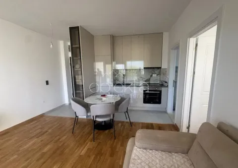 Rent, one bedroom apartment, 42m², Tivat, Crna Gora - image 3