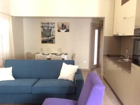 Izdavanje, stan, 60m², Tivat, Crna Gora - image 1