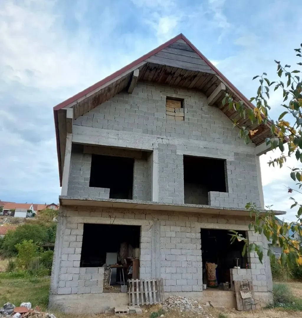 Prodaja, kuća, 200m², Cemenca, Nikšić