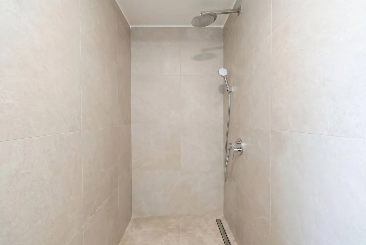 Izdavanje, poslovni prostor, 132m², Centar, Budva