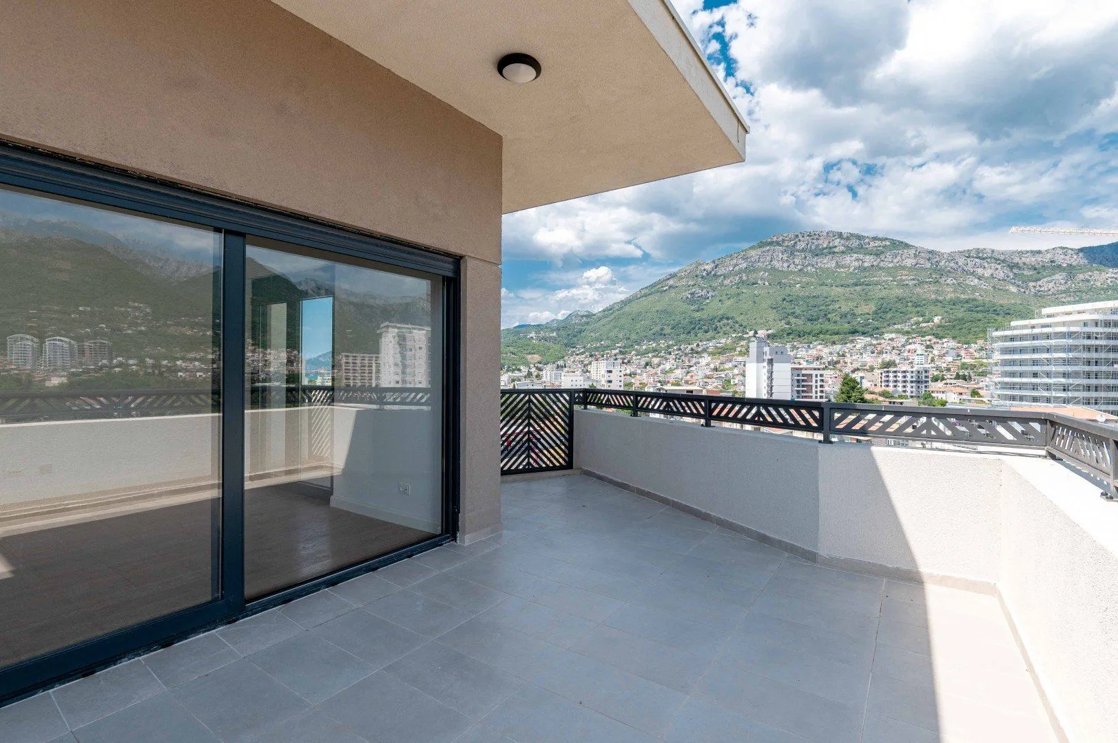 Sale, three bedroom apartment, 120m², Centar, Bar