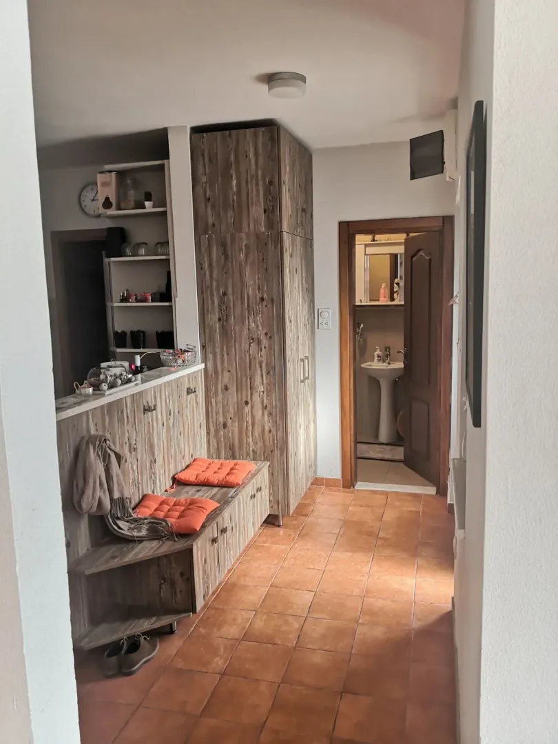 Izdavanje, trosoban stan, 110m², Savina, Herceg Novi
