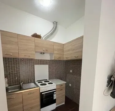 Izdavanje, jednosoban stan, 40m², Vezirov Most, Podgorica - image 2