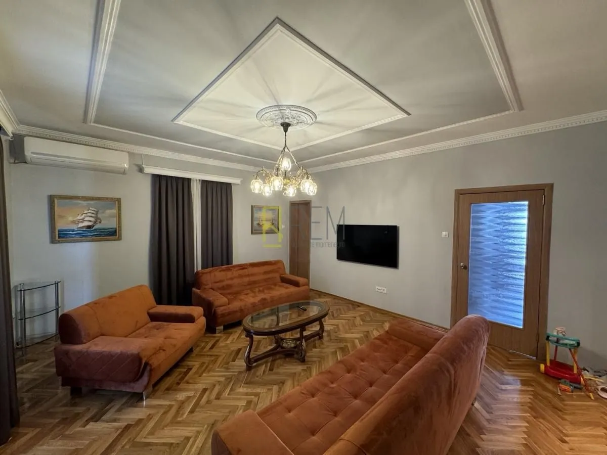 Rent, house, 100m², Centar, Podgorica