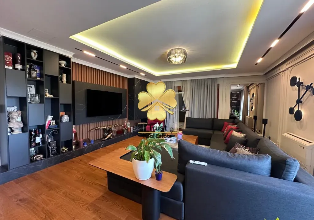 Prodaja, trosoban stan, 195m², Pobrežje, Podgorica