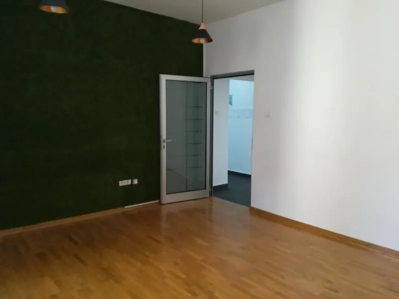 Izdavanje, poslovni prostor, 130m², Stari Grad, Beograd