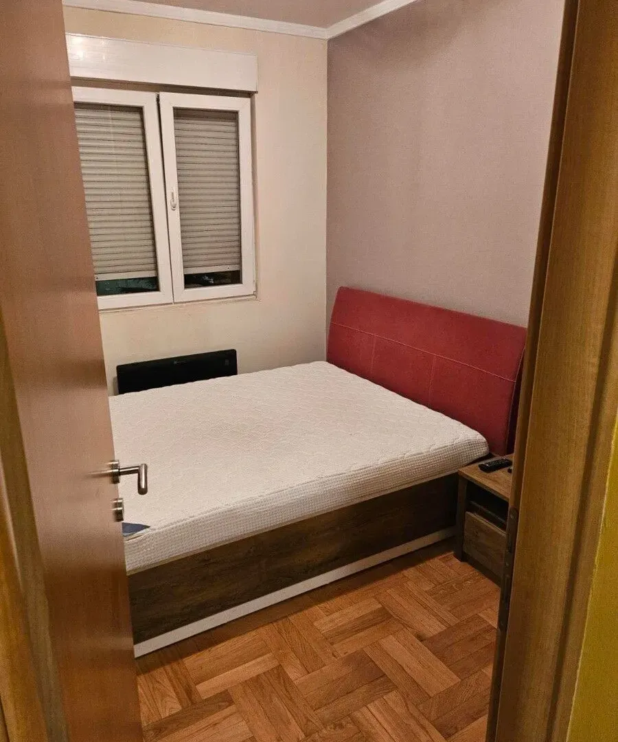 Izdavanje, jednosoban stan, 42m², Stari Aerodrom, Podgorica