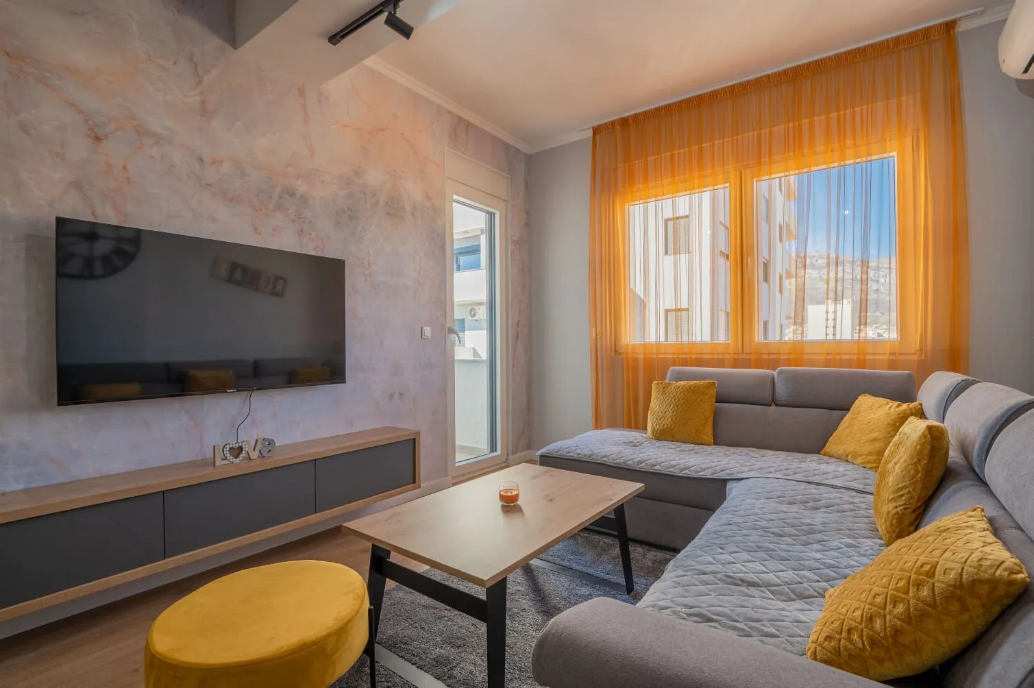 Rent, one bedroom apartment, 46m², Centar, Bar