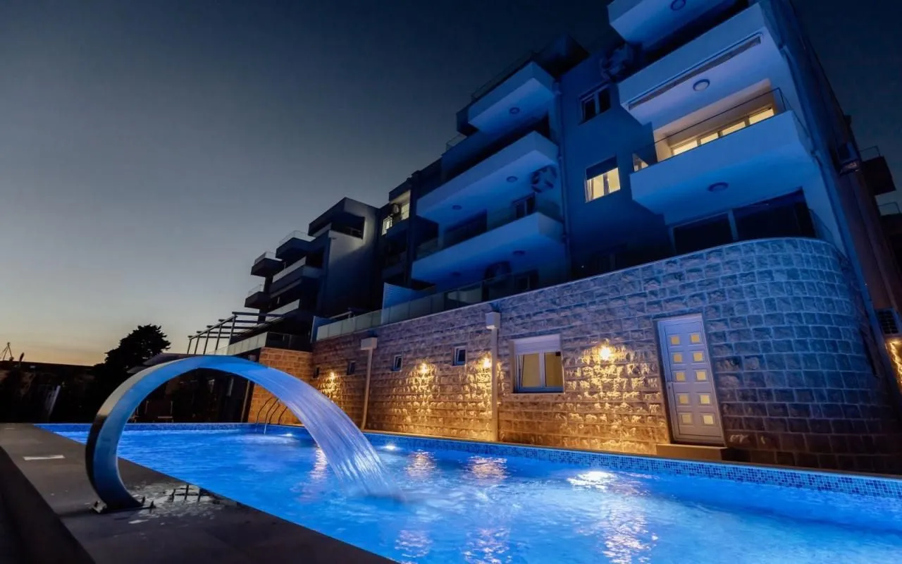 Prodaja, dvosoban stan, 138m², Baošići, Herceg Novi
