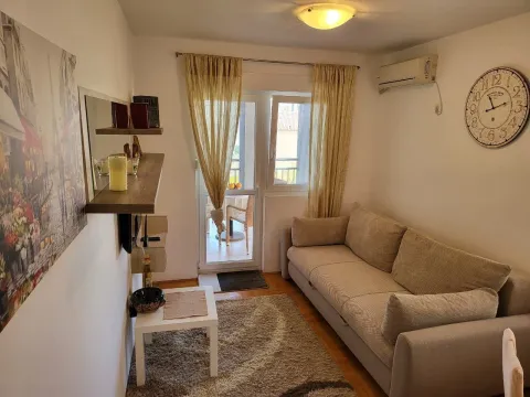 Rent, one bedroom apartment, 50m², Petrovac, Budva - image 12