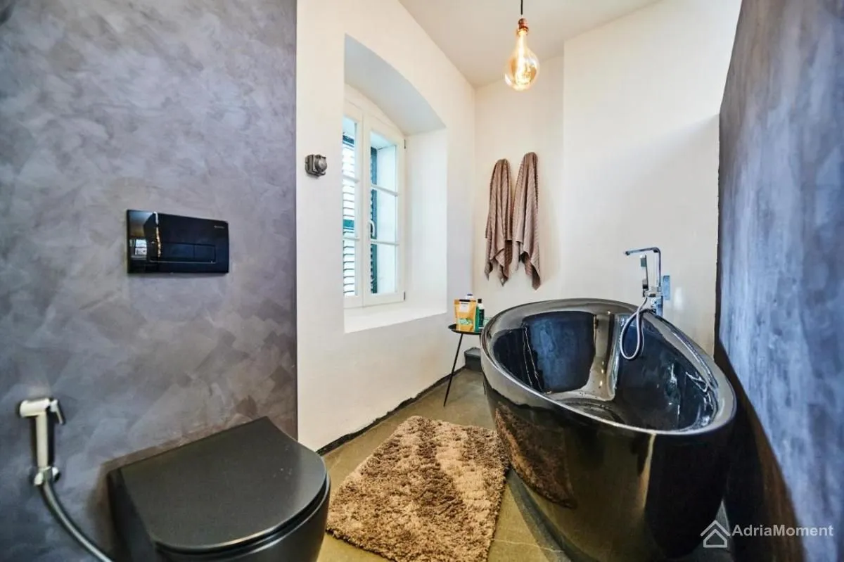 Sale, two bedroom apartment, 108m², Kotor, Crna Gora