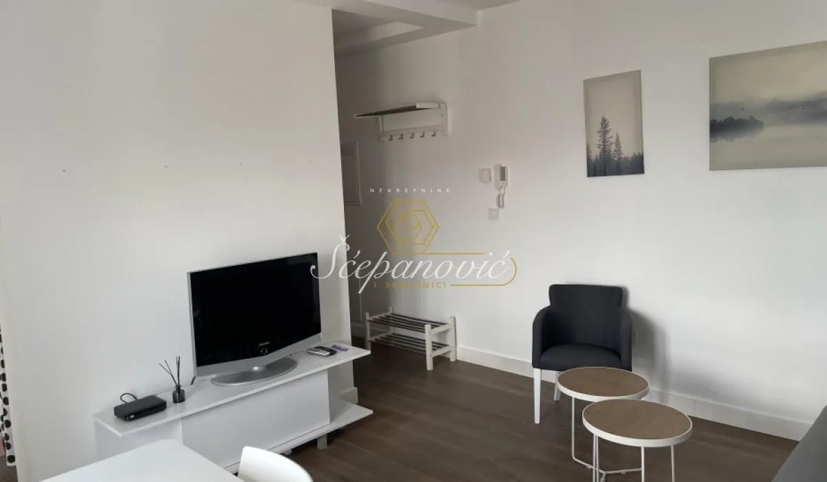 Prodaja, četvorosoban stan, 78m², Centar, Novi Sad