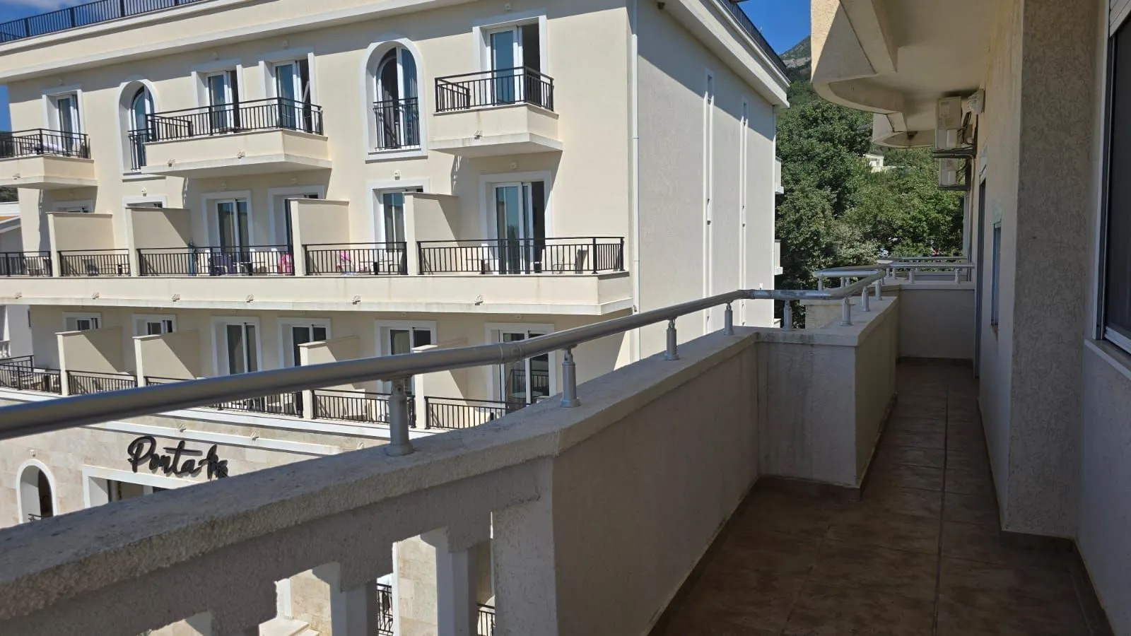 Prodaja, dvosoban stan, 93m², Buljarica, Budva