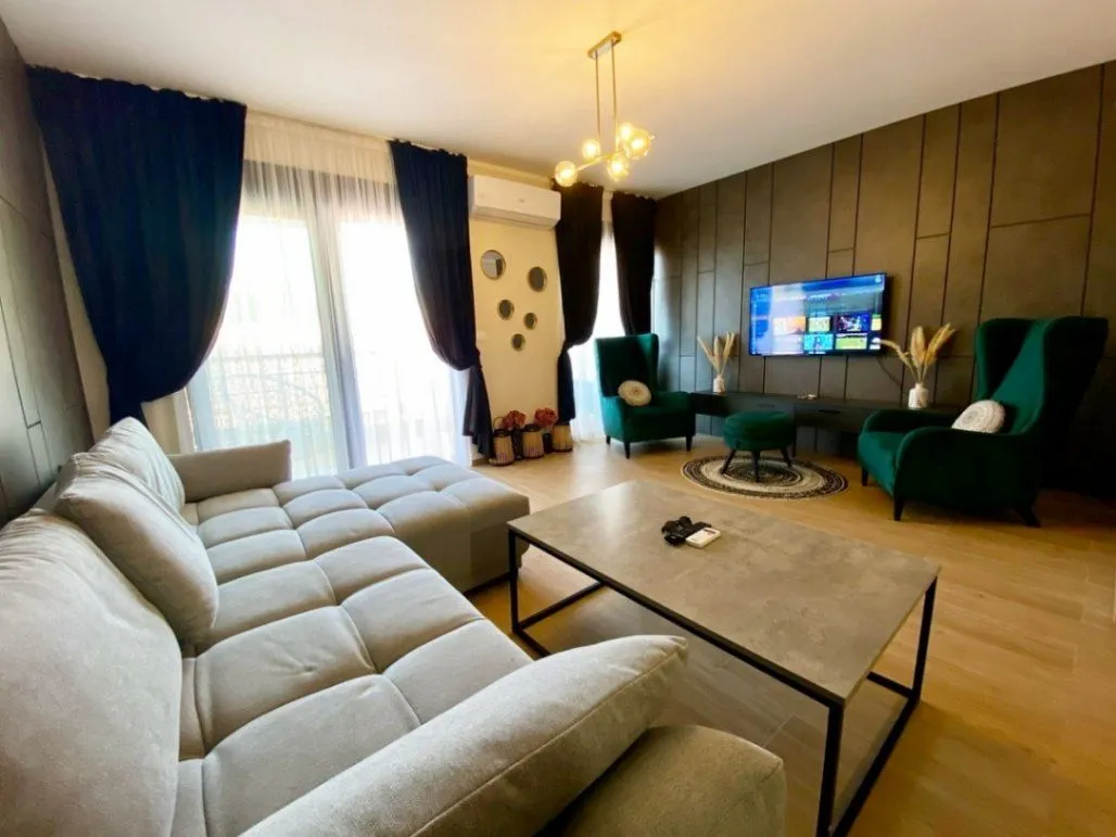 Izdavanje, dvosoban stan, 92m², Rafailovići, Budva