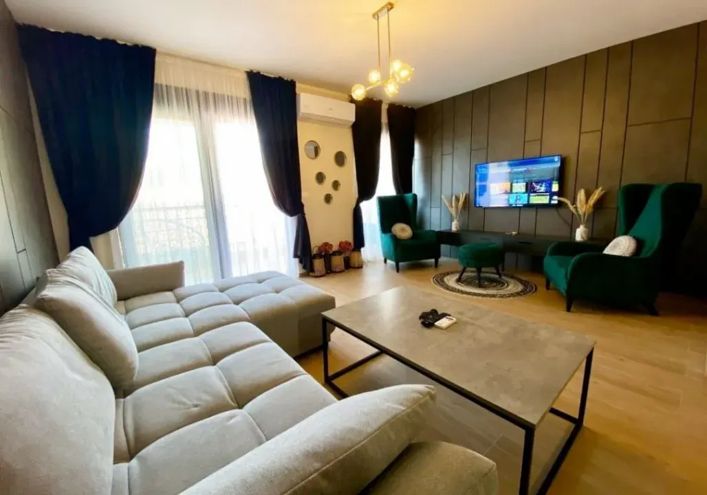 Izdavanje, dvosoban stan, 92m², Rafailovići, Budva