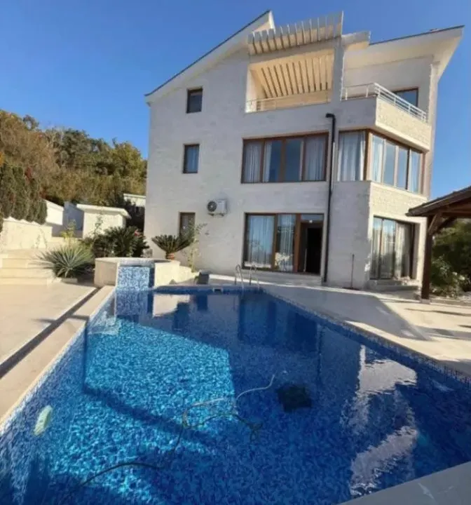 Prodaja, kuća, 320m², Herceg Novi, Crna Gora