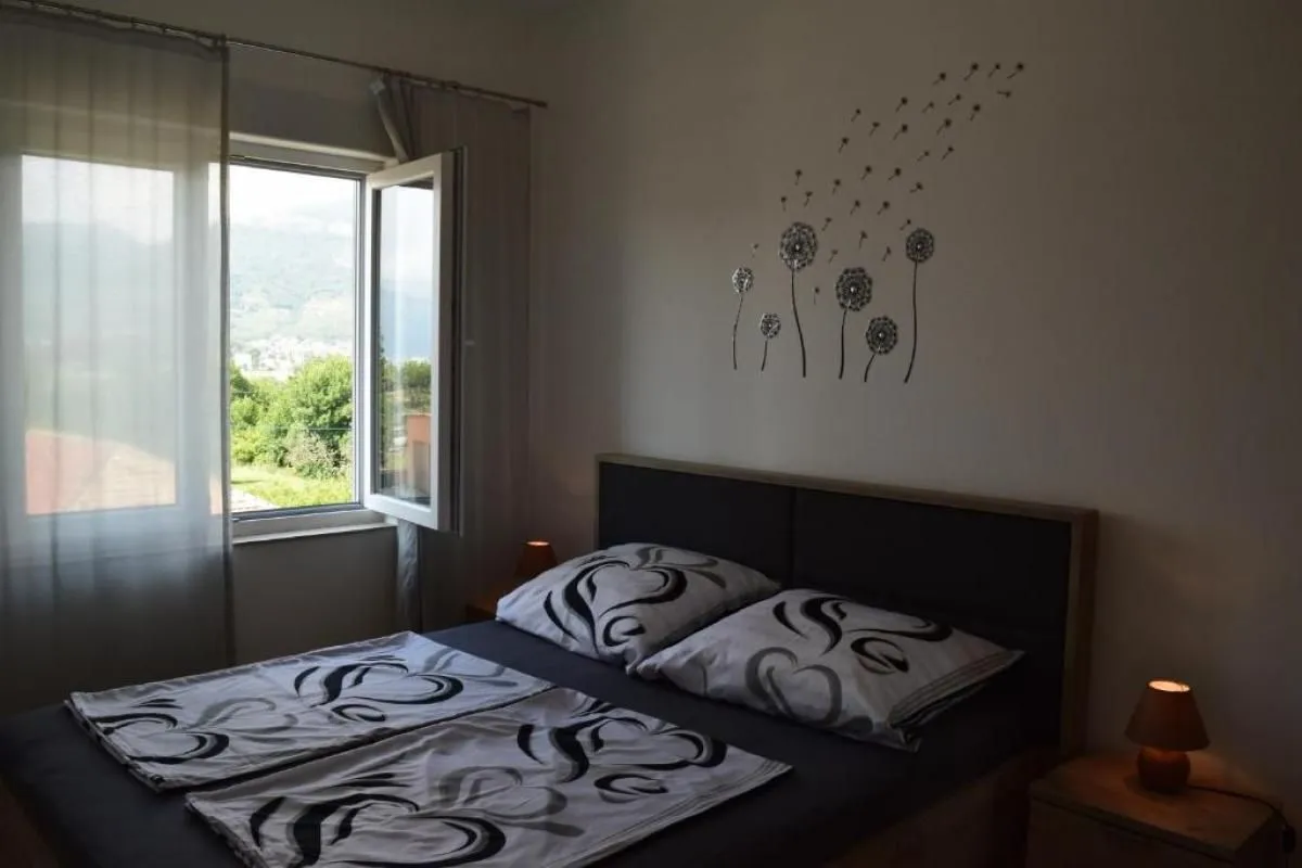 Prodaja, kuća, 469m², Đuraševići, Tivat