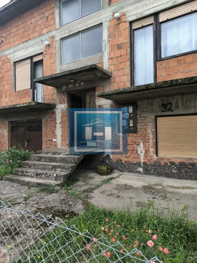 Sale, house, 350m², Ćuprija, Srbija
