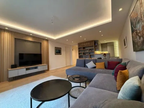 Izdavanje, dvosoban stan, 120m², Centar, Podgorica - image 9