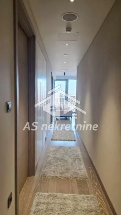 Izdavanje, trosoban stan, 90m², Savski Venac, Beograd