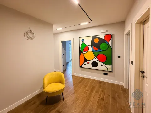 Izdavanje, trosoban stan, 163m², Preko Morače, Podgorica - image 13