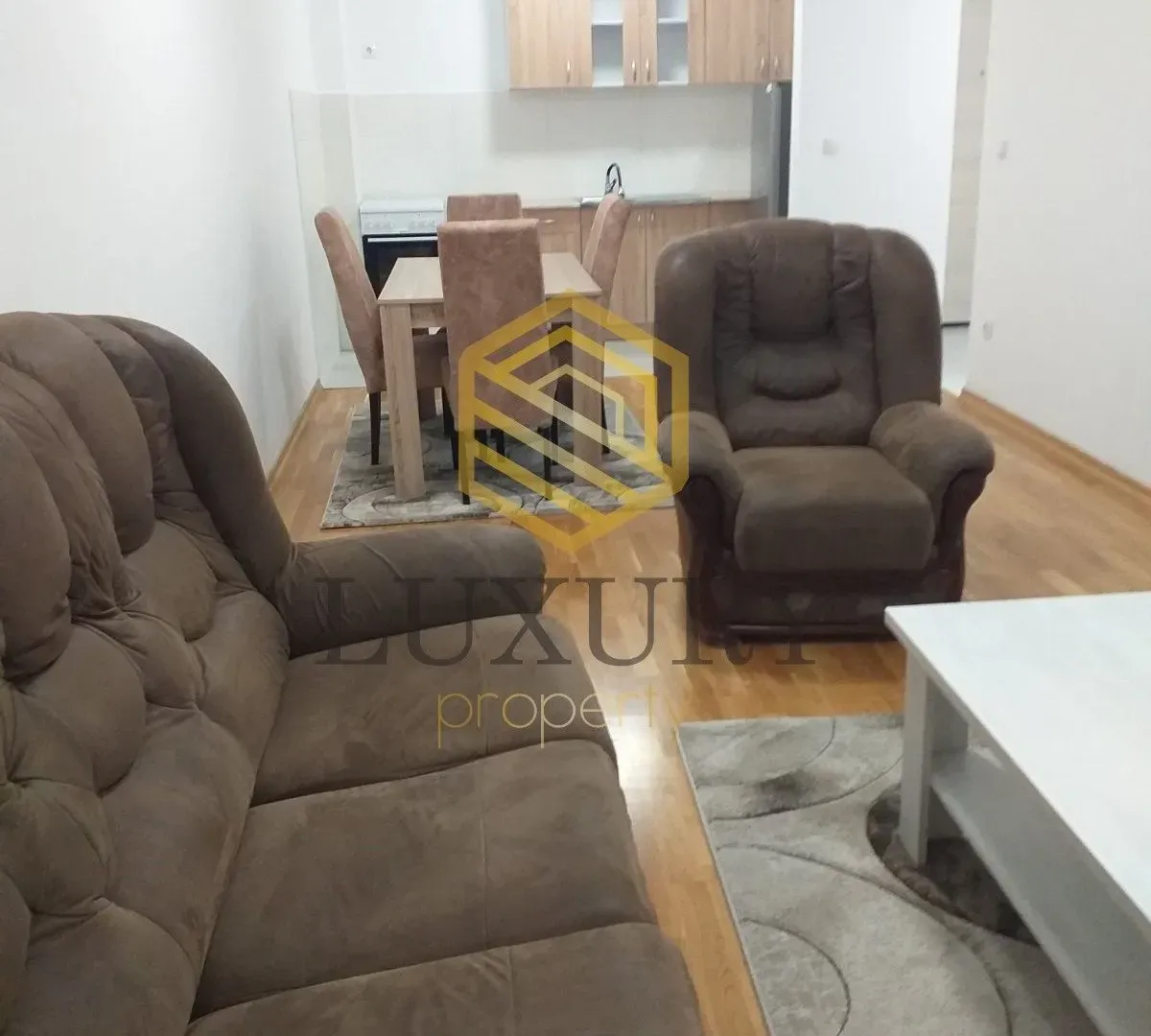 Izdavanje, dvosoban stan, 68m², Tuški Put, Podgorica