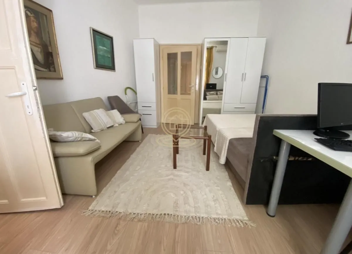 Izdavanje, jednosoban stan, 28m², Stari Grad, Beograd