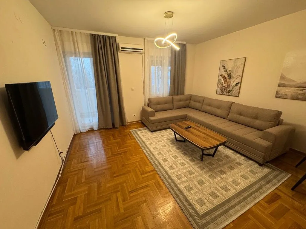 Izdavanje, jednosoban stan, 54m², Vezirov Most, Podgorica