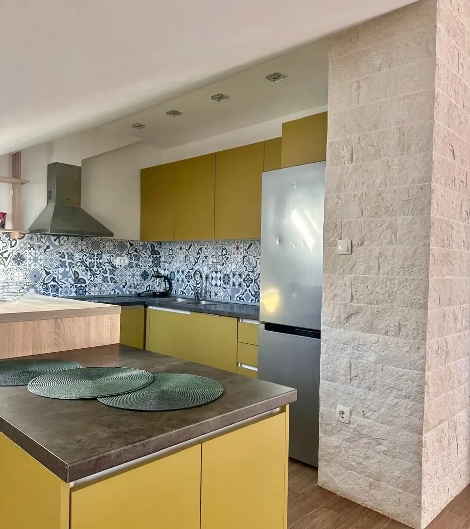 Izdavanje, dvosoban stan, 85m², Seljanovo, Tivat