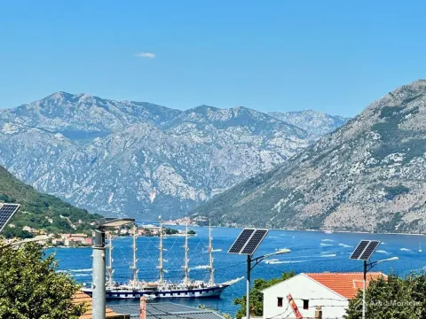 Sale, one bedroom apartment, 54m², Dobrota, Kotor - image 1
