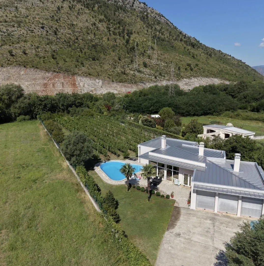 Rent, house, 250m², Tološi, Podgorica