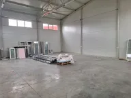 Izdavanje, poslovni prostor, 300m², Zrenjanin, Srbija - image 2