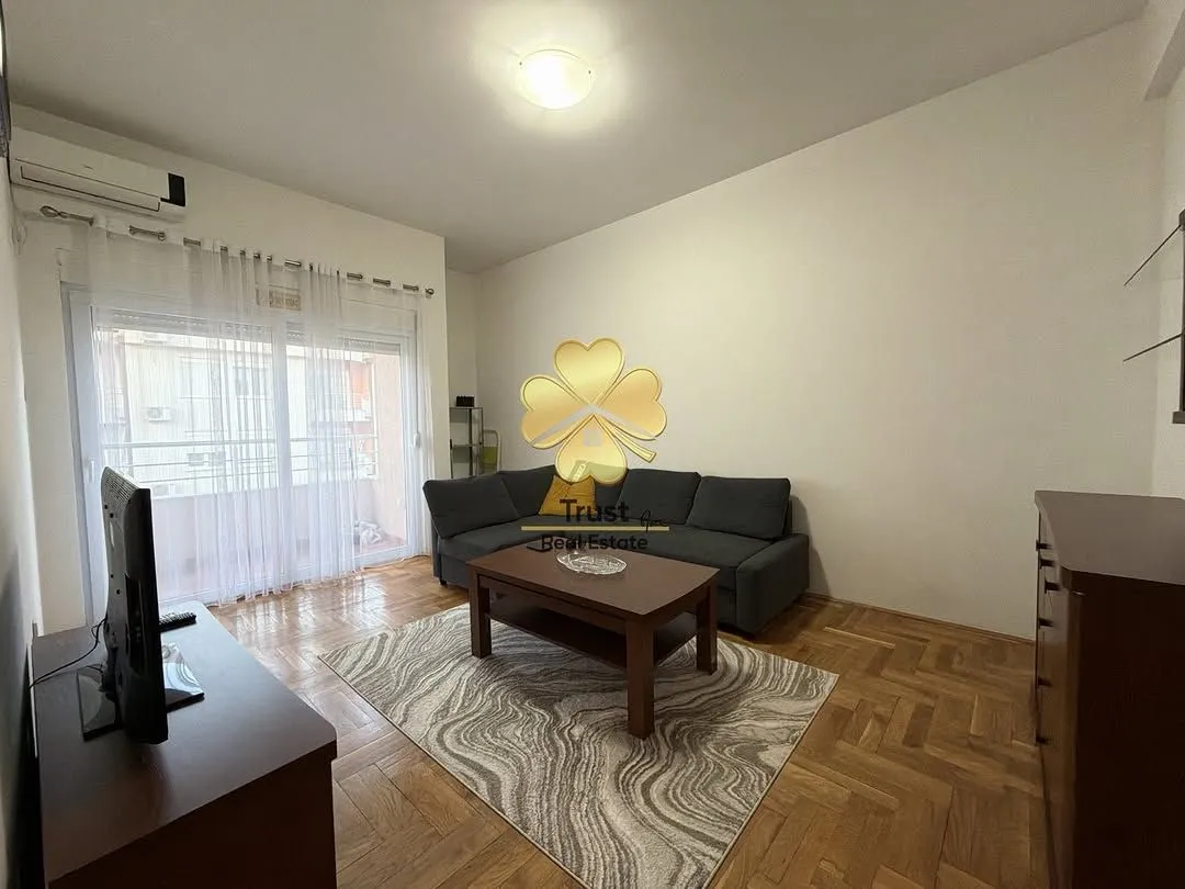 Izdavanje, dvosoban stan, 60m², Krivi Most, Podgorica