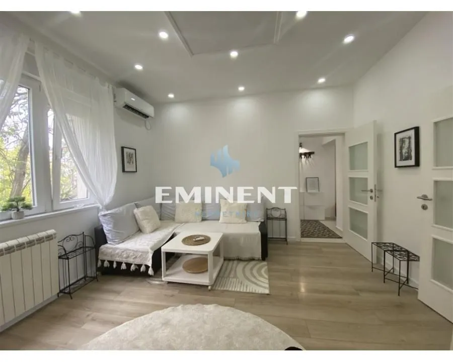 Izdavanje, dvosoban stan, 52m², Senjak, Beograd