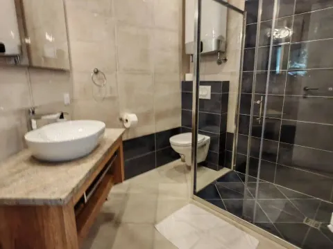 Sale, two bedroom apartment, 83m², Bečići, Budva - image 9