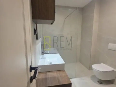Izdavanje, trosoban stan, 163m², Dalmatinska ulica, Podgorica - image 21