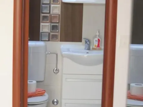 Izdavanje, dvosoban stan, 80m², Centar, Tivat - image 15