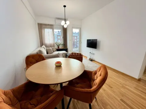 Dnevni boravak sa trpezarijom i garniturom za sjedenje. - image 5