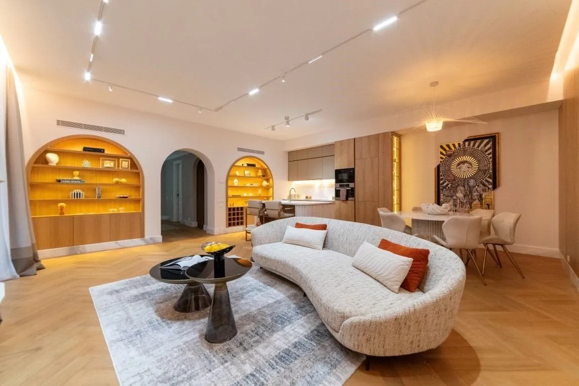 Sale, three bedroom apartment, 201m², Tivat, Crna Gora