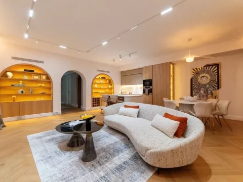 Sale, three bedroom apartment, 201m², Tivat, Crna Gora - image 1