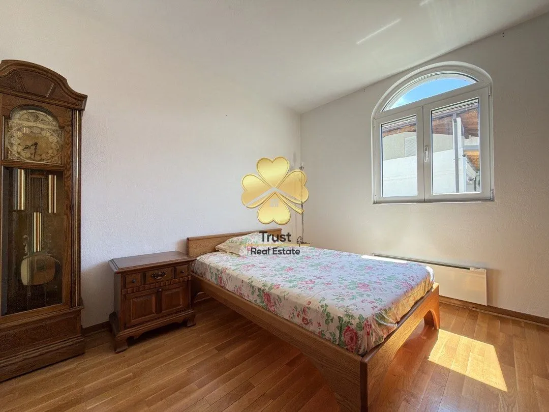 Izdavanje, kuća, 400m², Zlatica, Podgorica