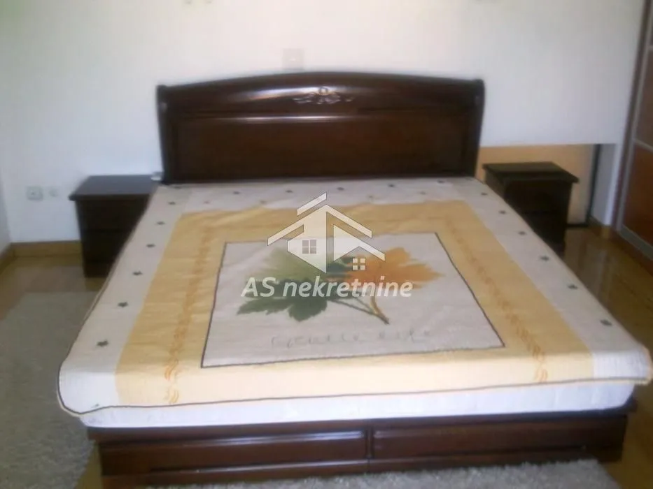 Izdavanje, trosoban stan, 100m², Savski Venac, Beograd