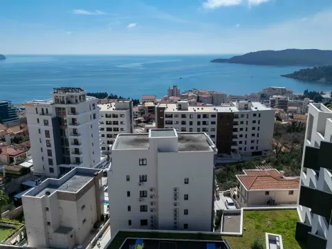 Sale, one bedroom apartment, 43m², Bečići, Budva - image 1