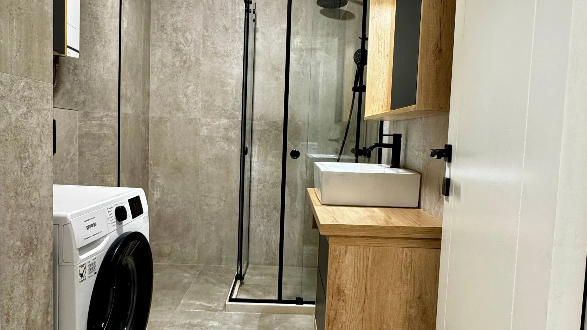 Izdavanje, jednosoban stan, 65m², Tološi, Podgorica
